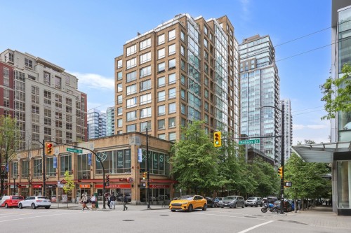 905-822 Homer Street  Vancouver, BC V6B 6M3