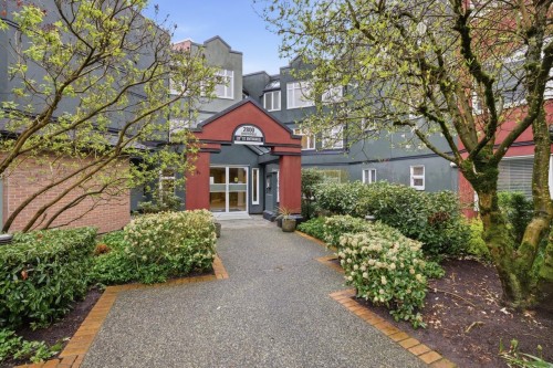 415-121 29th Street W North Vancouver, BC V7N 4L9