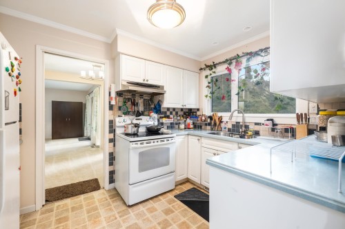 1135 Heritage Boulevard, North Vancouver, BC 