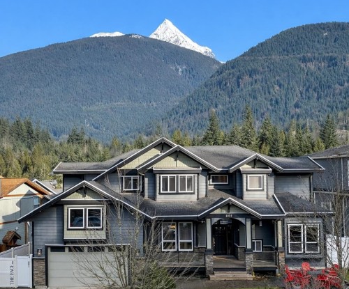 1031 Jay Crescent, Squamish, BC 