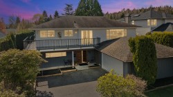 739 26th Street E North Vancouver, BC V7K 1A3
