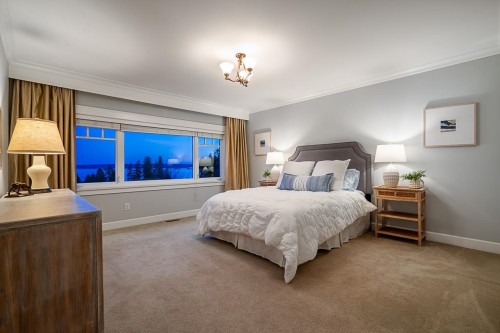 2374 Nelson Avenue, West Vancouver, BC 