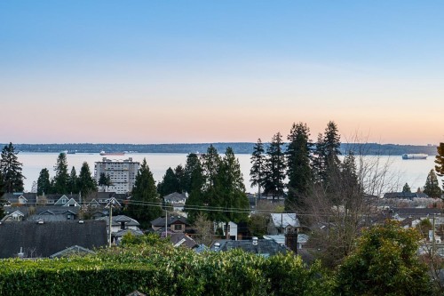 2374 Nelson Avenue, West Vancouver, BC 