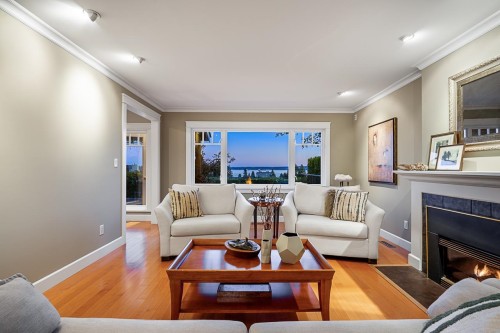 2374 Nelson Avenue, West Vancouver, BC 