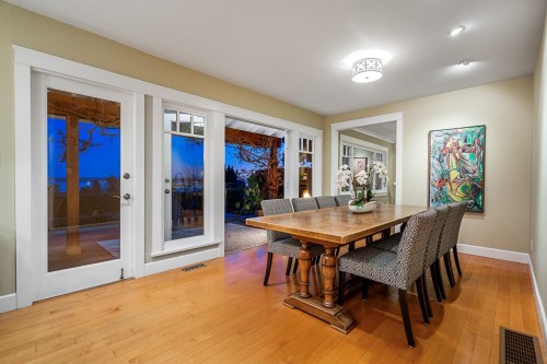 2374 Nelson Avenue, West Vancouver, BC 