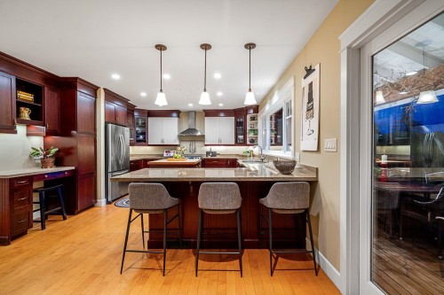 2374 Nelson Avenue, West Vancouver, BC 