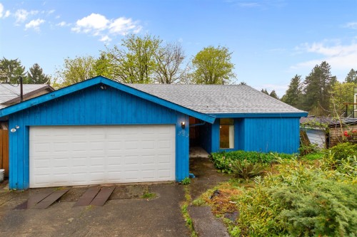 252 Montgomery Street  Coquitlam, BC V3K 5E8