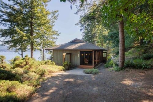 673 Cliff Road  Bowen Island, BC V0N 1G1
