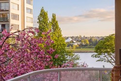 302-1406 Harwood Street  Vancouver, BC V6G 1X5