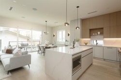 2-735 10th Avenue E Vancouver, BC V5T 2A8