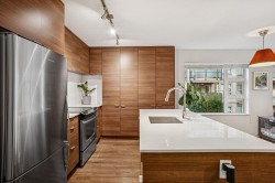 1673 Lloyd Avenue  North Vancouver, BC V7P 0A9