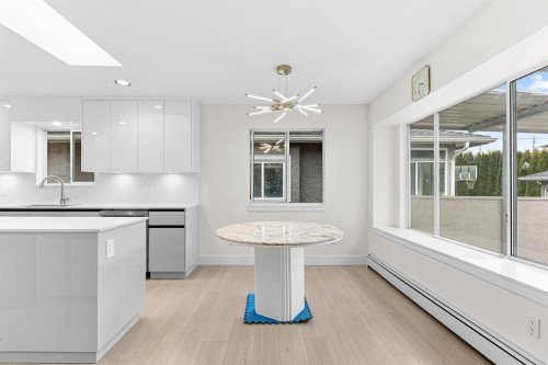 7728 Mary Avenue, Burnaby, BC 