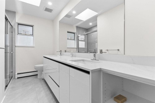 7728 Mary Avenue, Burnaby, BC 