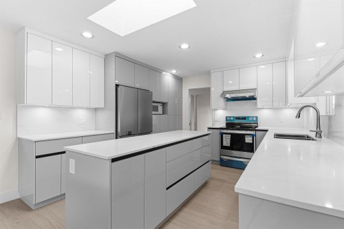 7728 Mary Avenue, Burnaby, BC 