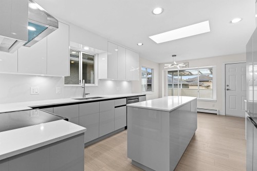 7728 Mary Avenue, Burnaby, BC 