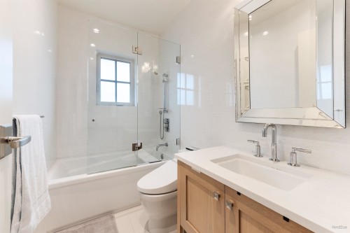 1192 39Th Avenue W, Vancouver, BC 