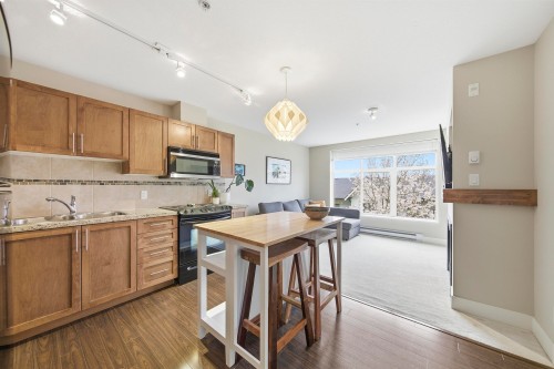 319-1211 Village Green Way  Squamish, BC V8B 0R7