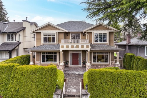 418 13th Street E North Vancouver, BC V7L 2M1