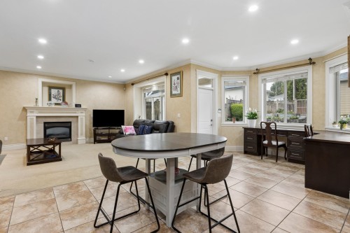 418 13Th Street E, North Vancouver, BC 