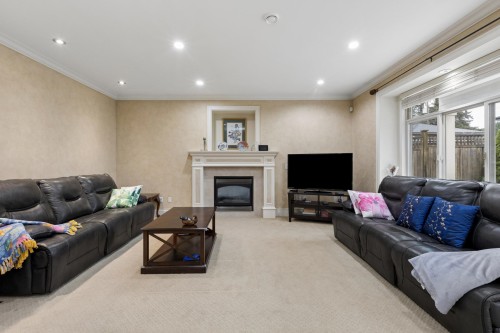 418 13Th Street E, North Vancouver, BC 