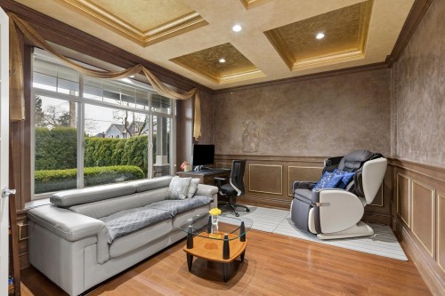 418 13Th Street E, North Vancouver, BC 