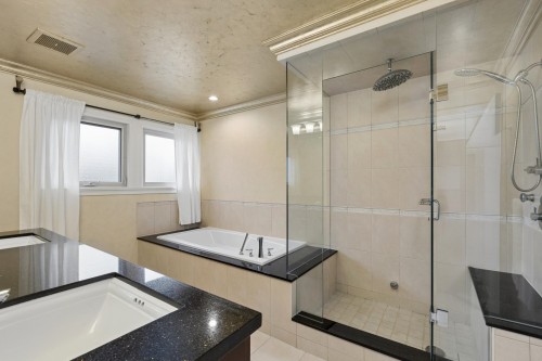 418 13Th Street E, North Vancouver, BC 