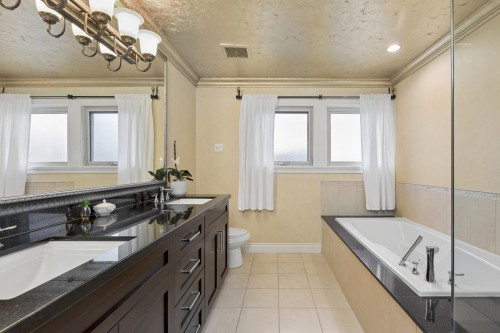 418 13Th Street E, North Vancouver, BC 