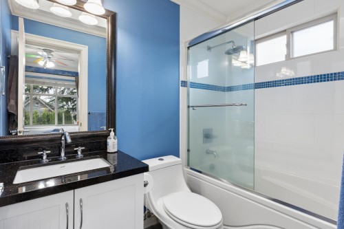 418 13Th Street E, North Vancouver, BC 