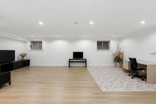 418 13Th Street E, North Vancouver, BC 