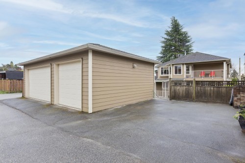418 13Th Street E, North Vancouver, BC 