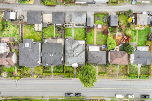 418 13Th Street E, North Vancouver, BC 