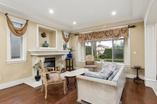 418 13Th Street E, North Vancouver, BC 