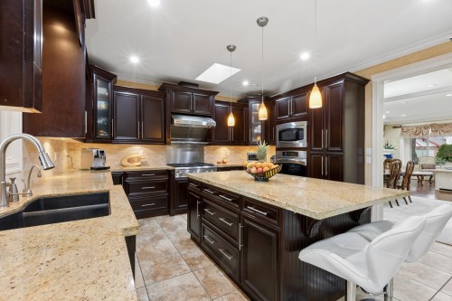 418 13Th Street E, North Vancouver, BC 