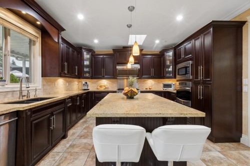 418 13Th Street E, North Vancouver, BC 