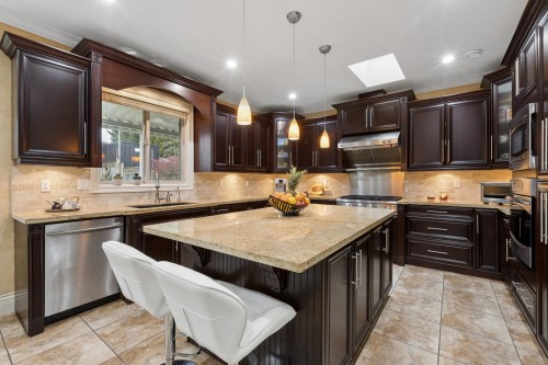 418 13Th Street E, North Vancouver, BC 