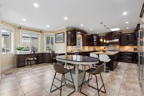 418 13Th Street E, North Vancouver, BC 