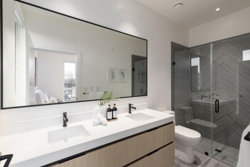 601-2235 Broadway E, Vancouver, BC 