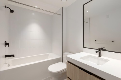210-2235 Broadway E, Vancouver, BC 