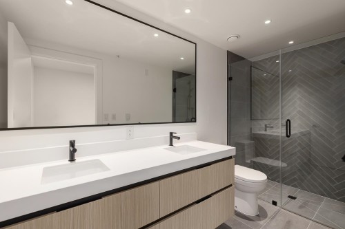 210-2235 Broadway E, Vancouver, BC 