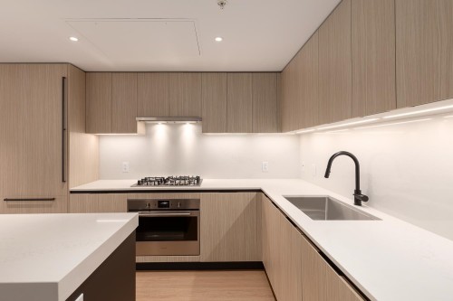 210-2235 Broadway E, Vancouver, BC 