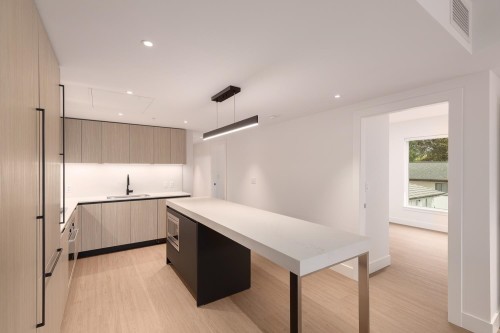 210-2235 Broadway E, Vancouver, BC 