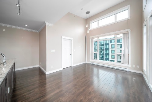 403-6888 Royal Oak Avenue  Burnaby, BC V5J 4J2