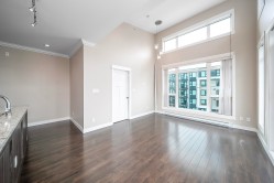 403-6888 Royal Oak Avenue Burnaby, BC V5J 4J2