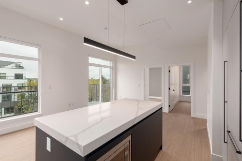 602-2235 Broadway E, Vancouver, BC 