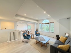 23797 105th Avenue Maple Ridge, BC V2W 1E1