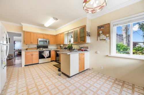 5432 Laurel Street, Burnaby, BC 