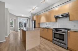 7-5881 Irmin Street Burnaby, BC V5J 0C5