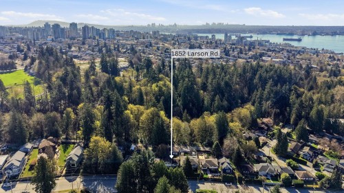 1852 Larson Road, North Vancouver, BC 