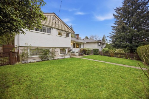 1852 Larson Road, North Vancouver, BC 