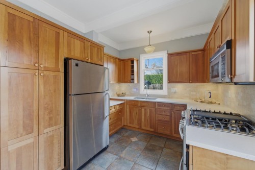 424 Keith Road E, North Vancouver, BC 